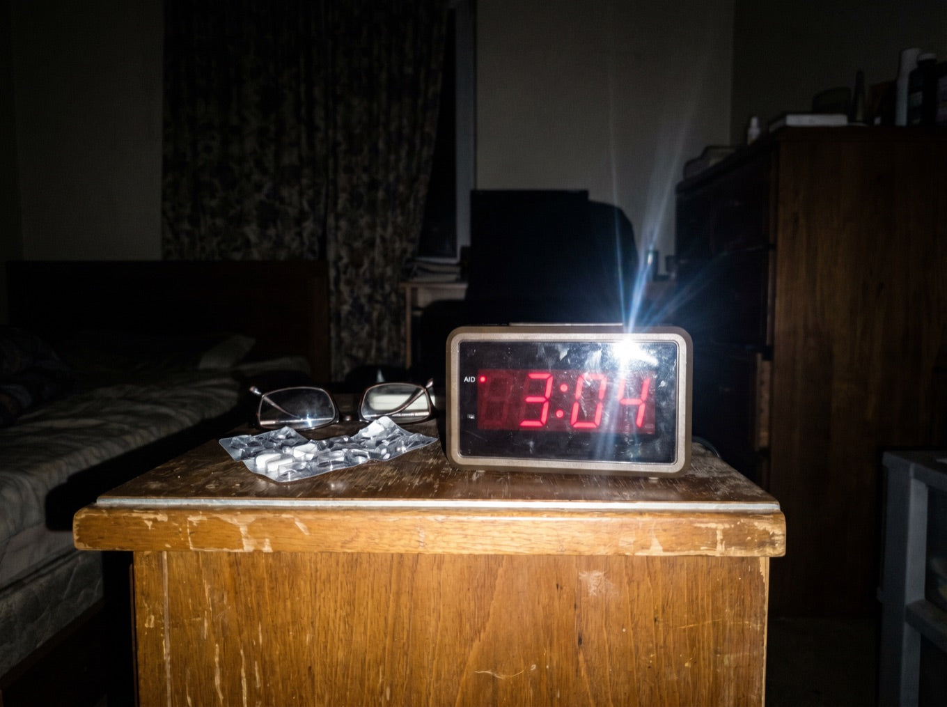 listicle-cortisol-7signs-05-alarm-3am.jpg