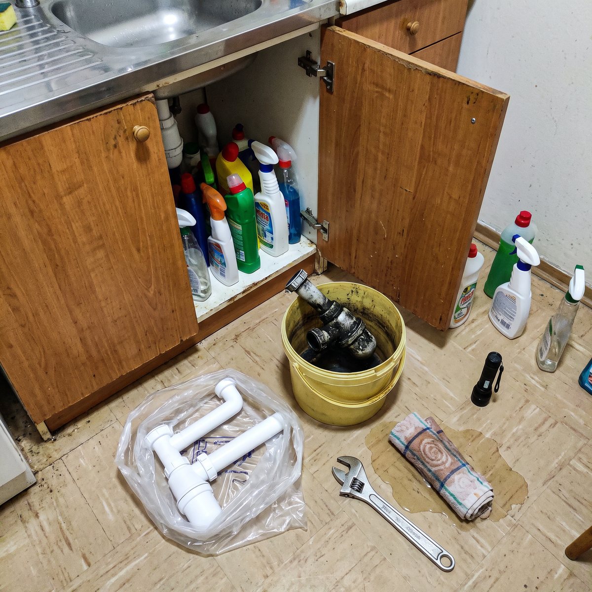 mz-check-floor-sink.jpg